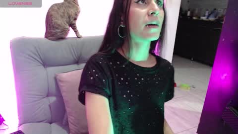 Isabella Hall online show from February 19, 2:41 am