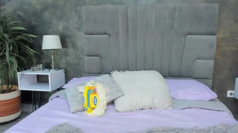 Isa Lancaster online show from April 17, 9:49 pm