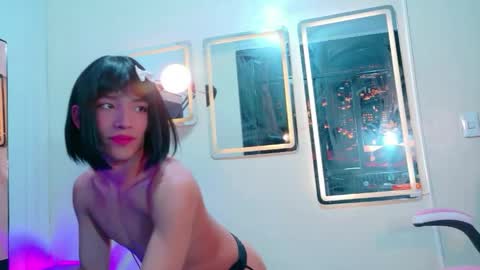 isaacnova online show from May 10, 9:31 pm
