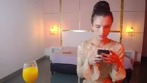 IsabelFernandez online show from October 10, 5:30 am