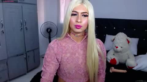 isadora online show from April 16, 10:01 pm