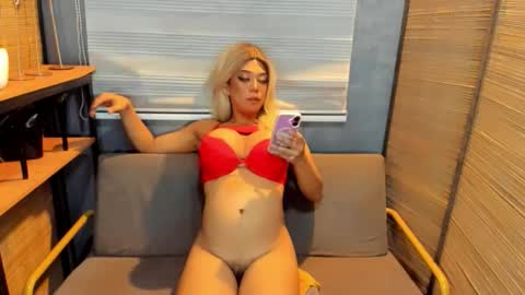 Snapshot of itsme_pearl69 chatting on October 22, 7:27 pm itsme_pearl69 online show from October 22, 7:27 pm