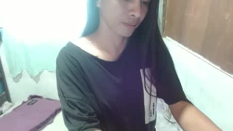 itsmelily05 online show from February 15, 12:17 am