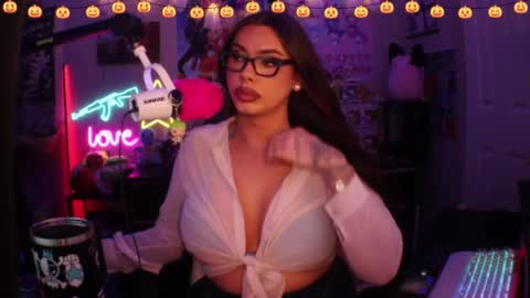 Nicki Foxx online show from October 14, 12:00 am