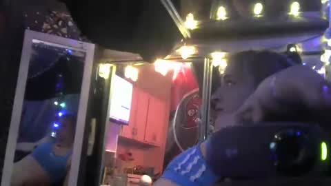 Jamie Rose Queenschild ever... online show from January 3, 6:55 am