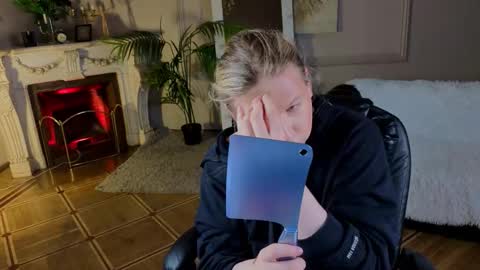 jes_solar online show from November 13, 9:55 pm