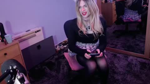 Snapshot of jessiessicaxx chatting on December 20, 10:49 am Jessiessicaxx online show from December 20, 10:49 am