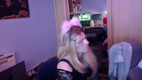 Snapshot of jessiessicaxx chatting on December 22, 6:39 am Jessiessicaxx online show from December 22, 6:39 am