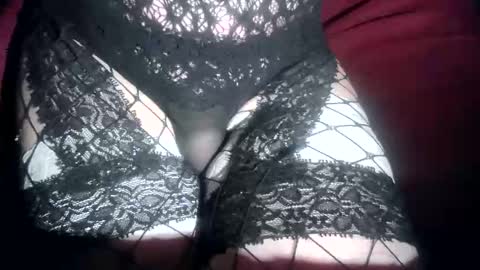 Snapshot of josiesissy_28 chatting on October 25, 9:32 pm Sissy with shrunken little clitty online show from October 25, 9:32 pm