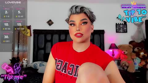Snapshot of jujubee_lander chatting on December 4, 3:48 pm Jujubee online show from December 4, 3:48 pm