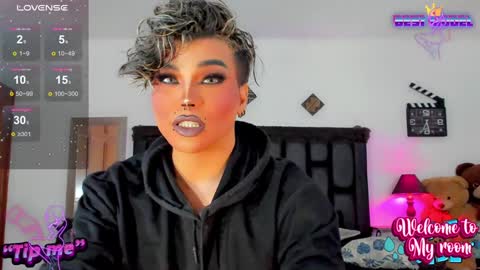 Snapshot of jujubee_lander chatting on December 22, 4:17 pm Jujubee online show from December 22, 4:17 pm