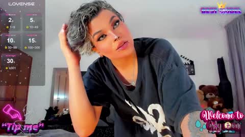 Snapshot of jujubee_lander chatting on December 23, 2:17 pm Jujubee online show from December 23, 2:17 pm
