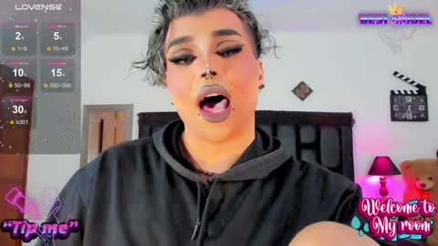 Snapshot of jujubee_lander chatting on January 7, 4:05 pm Jujubee online show from January 7, 4:05 pm