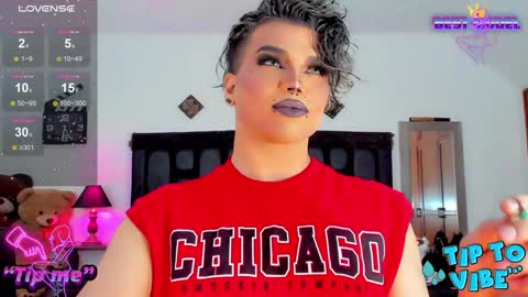 Snapshot of jujubee_lander chatting on January 11, 4:25 pm Jujubee online show from January 11, 4:25 pm