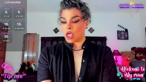 Snapshot of jujubee_lander chatting on January 13, 2:00 pm Jujubee online show from January 13, 2:00 pm