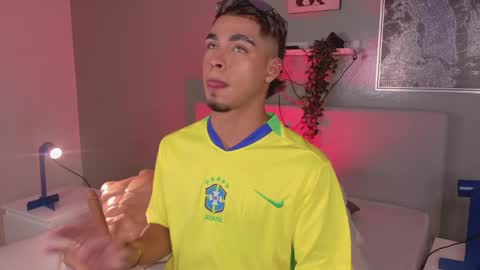     online show from April 1, 11:33 am