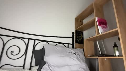 Kim Oberlin online show from April 7, 9:49 pm