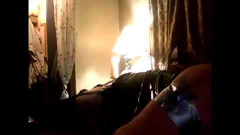 Snapshot of kinkycouple4youtosee1111 chatting on October 28, 9:51 am Bambi Lynn online show from October 28, 9:51 am