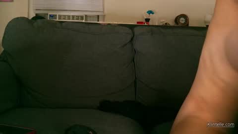 Snapshot of klintellemoore chatting on October 16, 6:47 am Klintelle Moore online show from October 16, 6:47 am