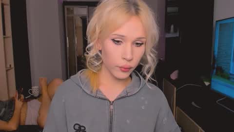 kristialsoopp online show from December 20, 12:05 am