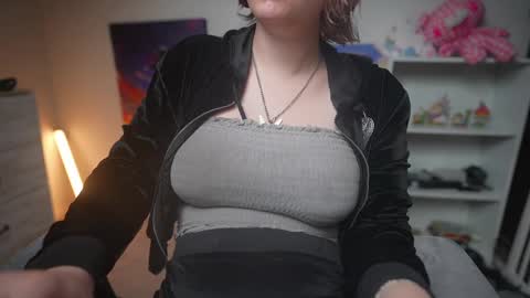 Snapshot of krystalsyxx chatting on March 5, 3:25 am Krystal Syx online show from March 5, 3:25 am