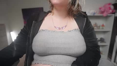 Snapshot of krystalsyxx chatting on September 26, 5:32 pm Krystal Syx online show from September 26, 5:32 pm