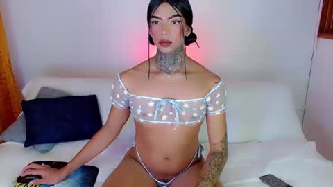 Snapshot of laura_sweet7 chatting on March 4, 4:17 am Laura online show from March 4, 4:17 am