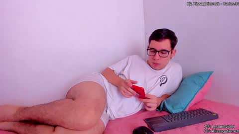 Snapshot of leoandviolet chatting on January 14, 2:32 pm Carlos  Alissa. Help us to reach 100 likes  online show from January 14, 2:32 pm