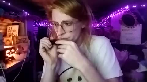 Snapshot of lesleygumgrass chatting on October 21, 10:11 pm LesleyGumGrass- The Boring Trans girl online show from October 21, 10:11 pm