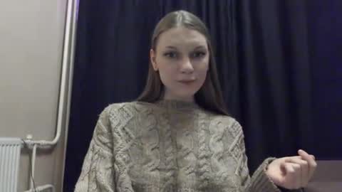 Julia  online show from February 9, 5:09 pm