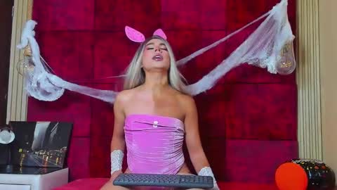 liiacollins online show from November 1, 8:06 pm