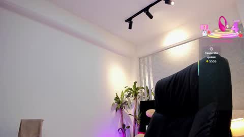 lily_cash1 online show from December 15, 2:22 pm