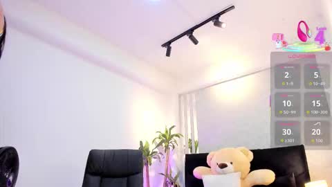lily_cash1 online show from December 19, 3:50 pm