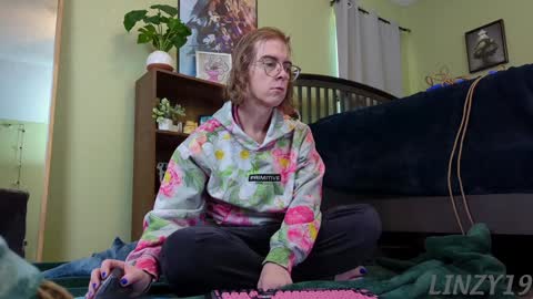 Linzy19 online show from December 31, 3:09 pm