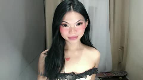 littlelace_ online show from March 22, 9:47 am