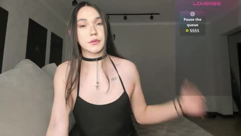 Lona online show from May 21, 6:04 pm