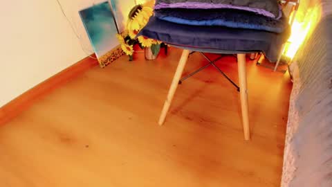 lesly lorena online show from June 26, 5:12 am