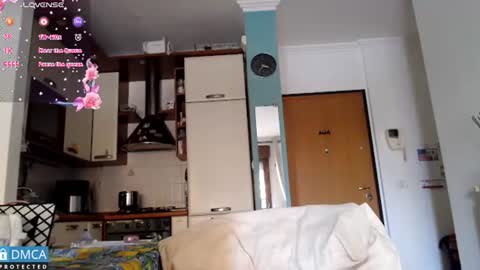 luara_ online show from July 9, 1:37 pm