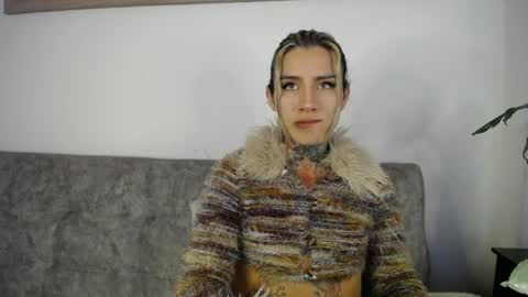 luciiana online show from April 6, 1:33 pm