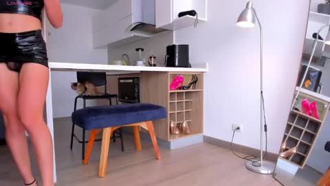 Hello my name is Lucy nice to meet you  thumb up is important for me kisses     online show from April 1, 4:04 pm