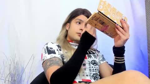 Luka Castillo online show from November 17, 12:49 pm