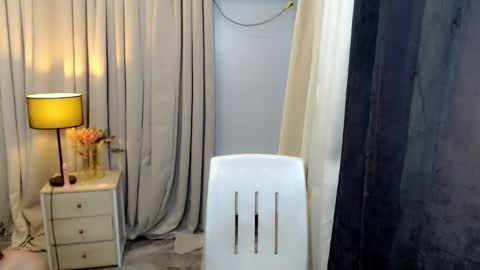 lush4lunaxx online show from February 11, 4:33 am