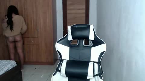 Kendra online show from April 13, 3:49 pm