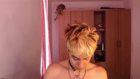 Snapshot of machissex chatting on January 4, 3:17 pm machissex online show from January 4, 3:17 pm