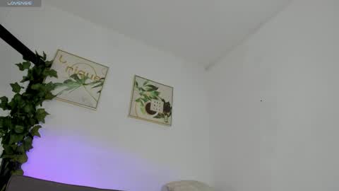 Maddie Ray online show from April 28, 1:37 pm