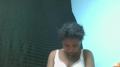 mamieriela online show from May 16, 11:09 am