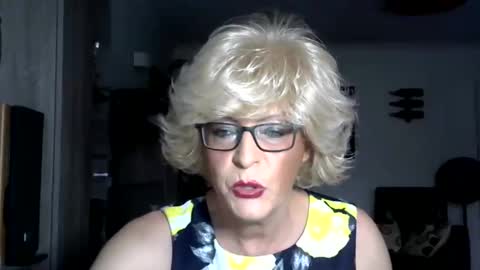 Snapshot of mandy_eyecandy chatting on October 20, 10:07 am Mandy EyeCandy online show from October 20, 10:07 am