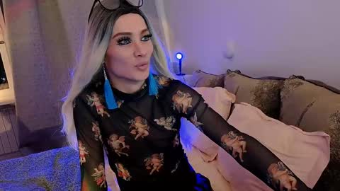 Snapshot of maridekoks chatting on December 19, 2:24 pm Mari online show from December 19, 2:24 pm