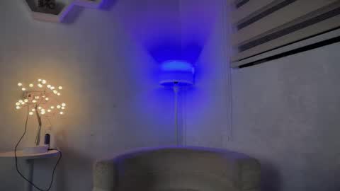 IM YOUR BABE GIRL LYCA online show from February 2, 7:02 pm