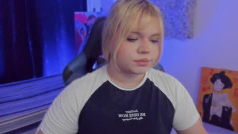 Maxine Minx online show from January 4, 10:38 am